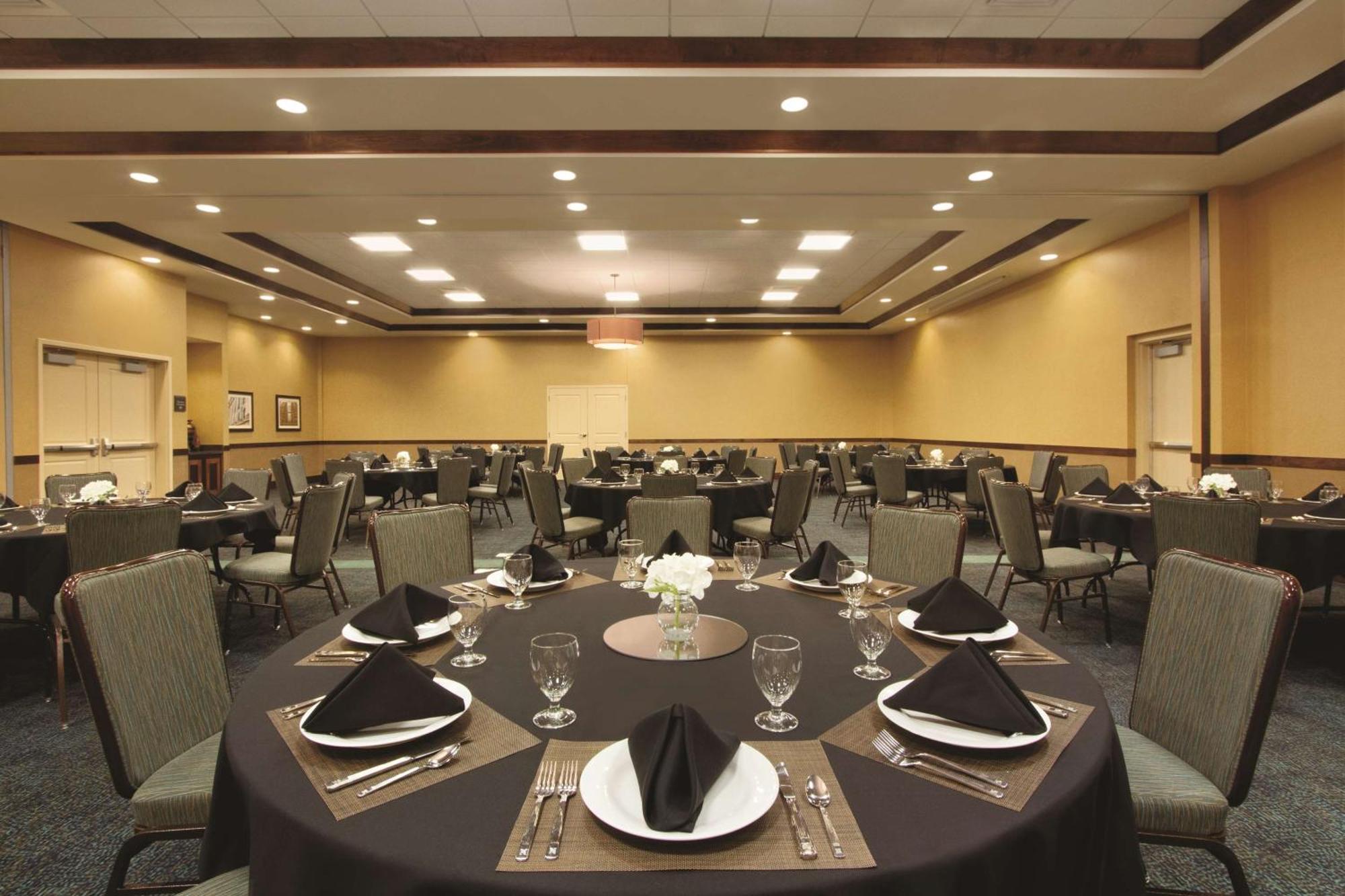 Hilton Garden Inn Oklahoma City/Bricktown Bagian luar foto