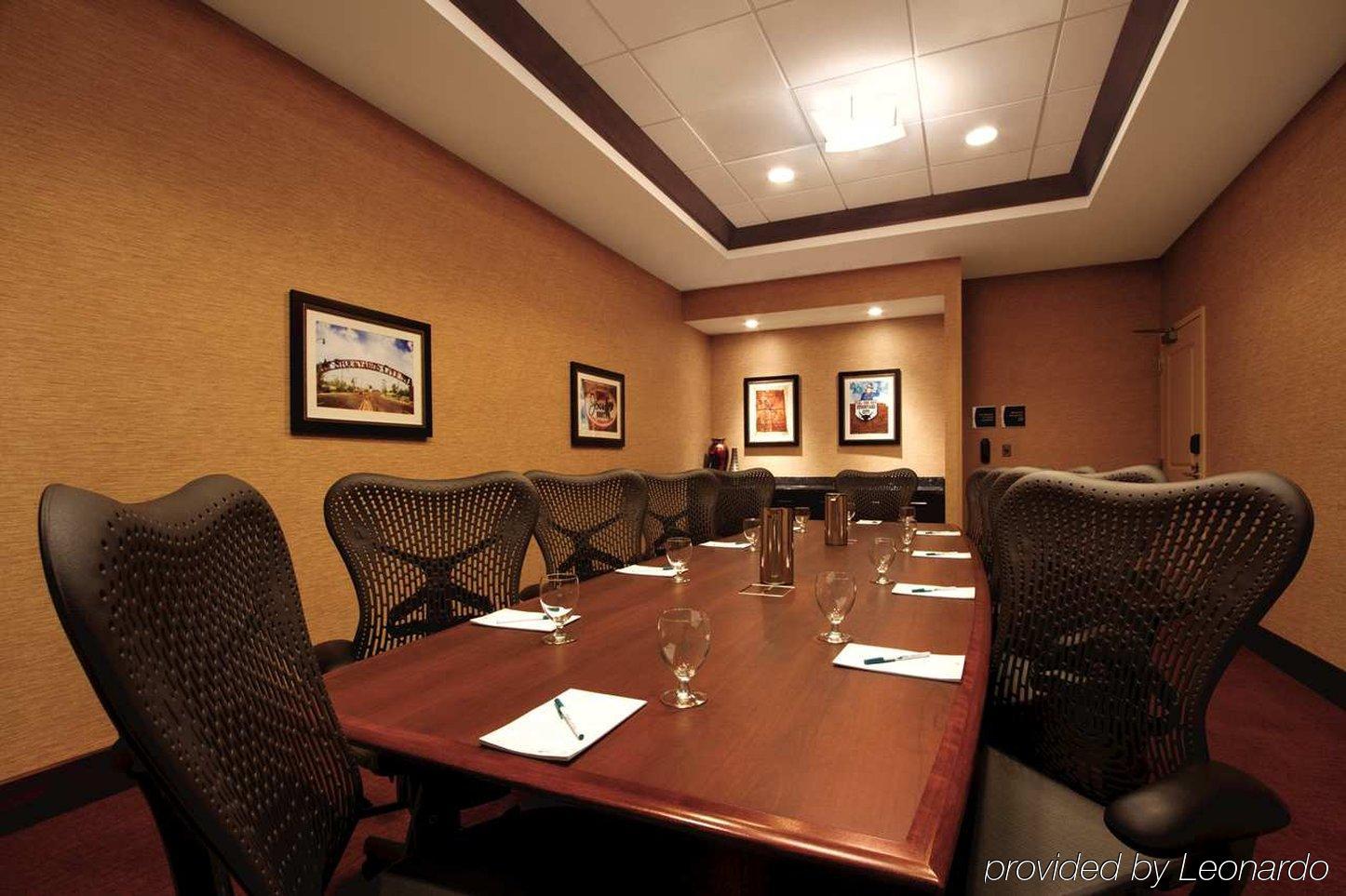 Hilton Garden Inn Oklahoma City/Bricktown Bagian luar foto